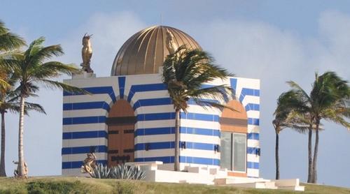 পবিত্র কাবার নিদর্শন দিয়ে দ্বীপে ‘মসজিদ’ গড়েছিলেন এপস্টেইন