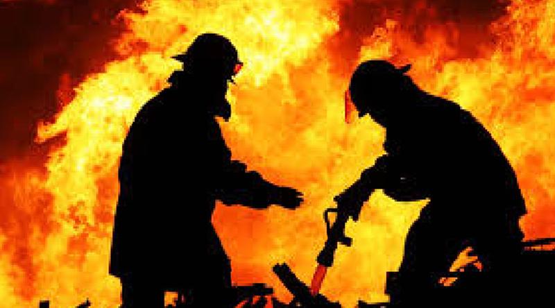 ডেমরায় কেমিক্যাল গুদামে আগুন, নিয়ন্ত্রণে ফায়ার সার্ভিসের ৪ ইউনিট