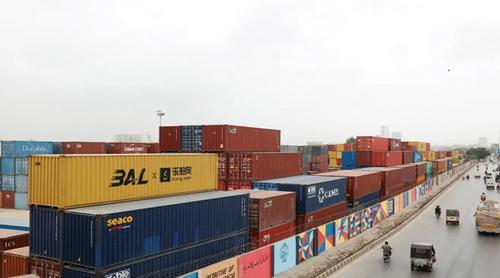 হরমুজ অবরোধের মধ্যেই ইরানের জন্য ছয়টি স্থলপথ খুললো পাকিস্তান