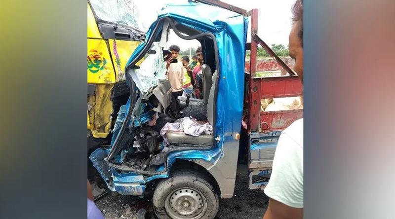 বগুড়ায় দুই ট্রাকের মুখোমুখি সংঘর্ষ, নিহত ৪