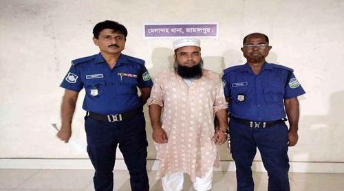 প্রবাসীর স্ত্রীর গোসলের ভিডিও ধারণের অভিযোগে ব্যবসায়ী গ্রেপ্তার