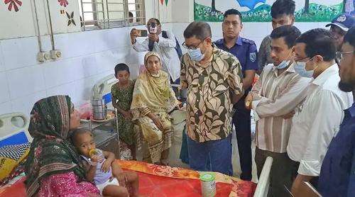 গাইবান্ধায় হঠাৎ হাসপাতাল পরিদর্শনে স্বাস্থ্যমন্ত্রী