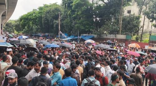 সরকারের আশ্বাসে আন্দোলন স্থগিত করে শাহবাগের অবস্থান কর্মসূচি প্রত্যাহার করলেন প্রাথমিক শিক্ষকরা