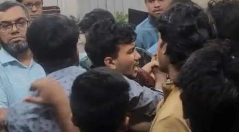 ঢাবিতে ছাত্রদল-শিবিরের মধ্যে হাতাহাতি