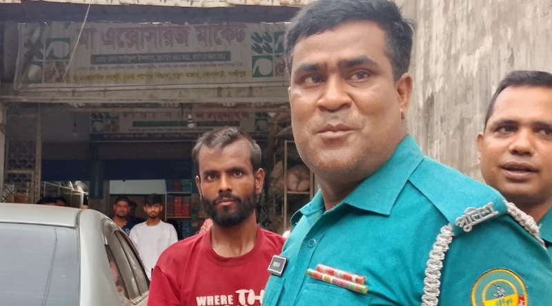 গাজীপুরে চোরকে ধরে ১০০ রাকাত নামাজ পড়ালেন দোকান মালিক
