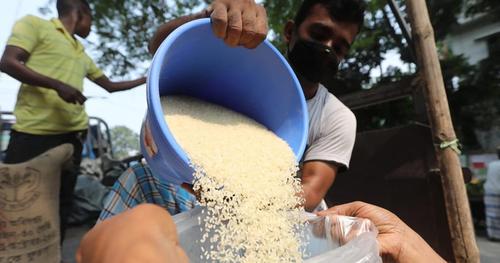 ১৫ টাকায় ৩০ কেজি করে চাল পাচ্ছেন ৫৫ লাখ পরিবার