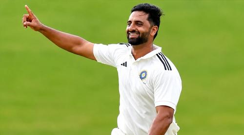 ভারতের টেস্ট দলে জম্মু-কাশ্মীরের আকিব নবি