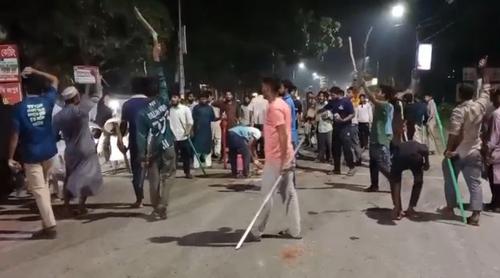 ব্যানার বিতর্কে বেরোবিতে ধাওয়া-পাল্টা ধাওয়া, পাল্টাপাল্টি অভিযোগ ২ পক্ষের