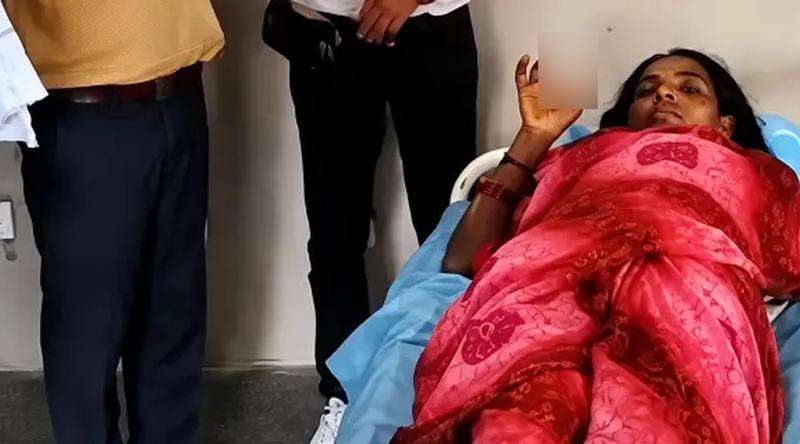 রান্নাঘরে ২ মিনিটে ৫ বার সাপের ছোবল, অলৌকিকভাবে বাঁচলেন নারী