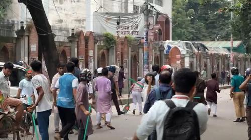 ঢাকা আলিয়া মাদ্রাসায় শিবির-ছাত্রদলের দফায় দফায় সংঘর্ষ