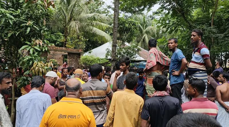 বাগেরহাটে বসতঘর একই পরিবারের ৩ জনের গলিত মরদেহ উদ্ধার