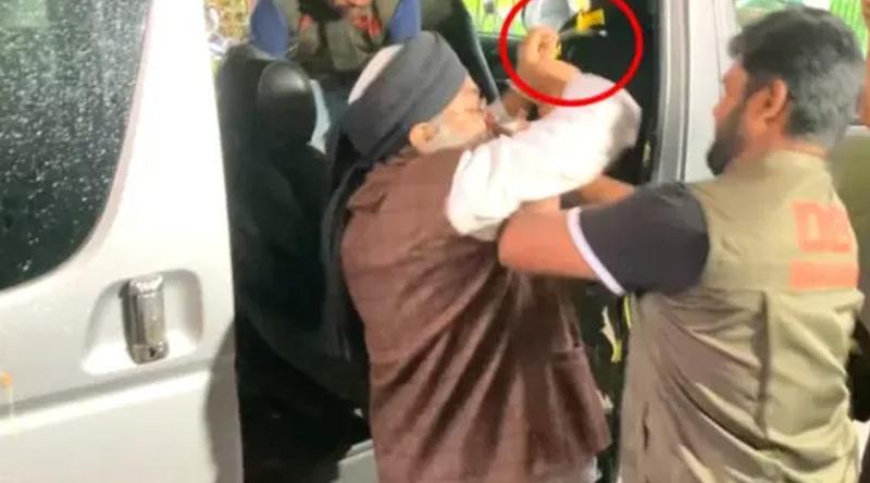 পদ হারানো এনসিপি নেতাকে বগুড়ায় আদালতের সামনে ছাত্রদলের ডিম নিক্ষেপ
