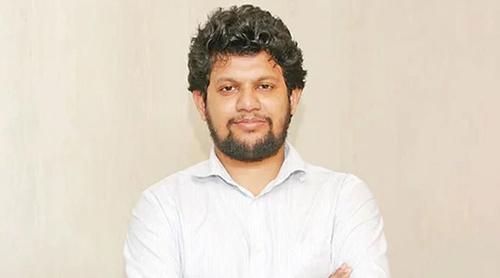 একটি আদর্শিক গ্রুপের বিরোধিতা করলে আপনাকে ইতিহাস থেকে নাই করে দেওয়া হবে, কাকে ইঙ্গিত মাহফুজের