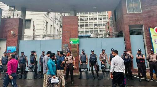 সচিবালয়ের সামনে অতিরিক্ত পুলিশ মোতায়েন