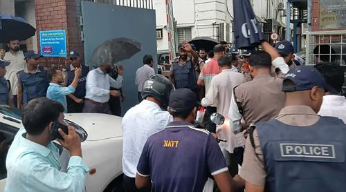 ১ ঘণ্টা পর খুলে দেওয়া হলো সচিবালয়ের প্রধান ফটক