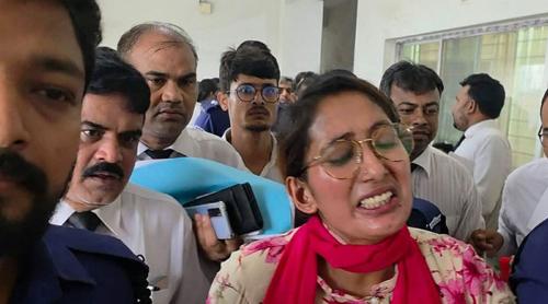 জুলাই হত্যাচেষ্টা মামলায় গ্রেপ্তার দেখানো হলো মডেল সিমু আক্তারকে