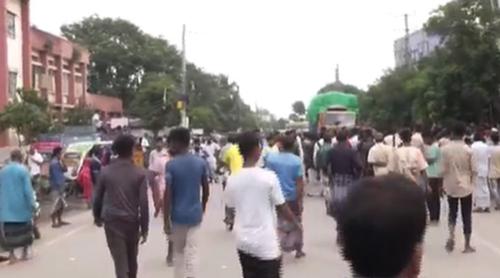 সড়ক দুর্ঘটনার প্রতিবাদে বগুড়ায় মহাসড়ক অবরোধ, যান চলাচল বন্ধ