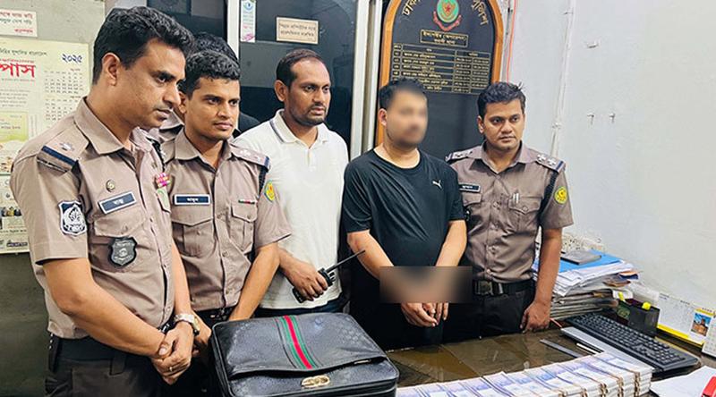 ক্রেতা সেজে স্বর্ণ কিনতে গিয়ে ৫৭ লাখ টাকার জাল নোটসহ গ্রেপ্তার ১