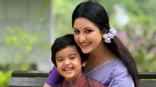 ‘আজ মা পরীরও জন্মদিন’