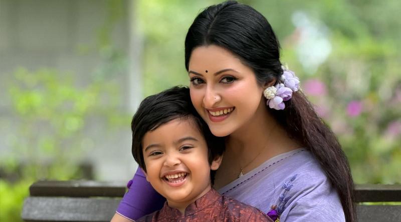 ‘আজ মা পরীরও জন্মদিন’