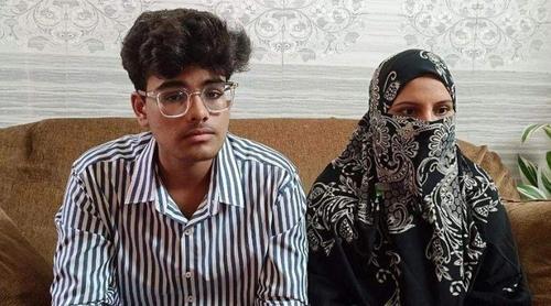 ছেলের পাশে বসে পড়তেন মা, এসএসসিতে জিপিএ-৫ পেলেন দুজনই