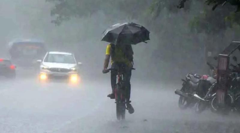 ২৪ ঘণ্টায় ঢাকায় ৩৫ মিলিমিটার বৃষ্টি, দুপুরের মধ্যে হালকা বর্ষণের পূর্বাভাস