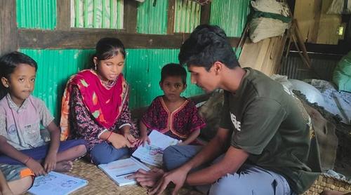 হাটে বড়ই বিক্রি করে, শিশুদের পড়িয়ে এসএসসিতে এ প্লাস পেয়েছে দুর্জয়