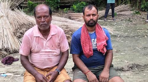 এক কৃষককে ধরে নিয়ে যাওয়ায় দুই ভারতীয়কে আটক করল গ্রামবাসী