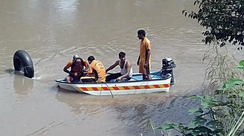 পাকিস্তানে বরযাত্রীবাহী অটোরিকশা খালে পড়ে নিহত ১২