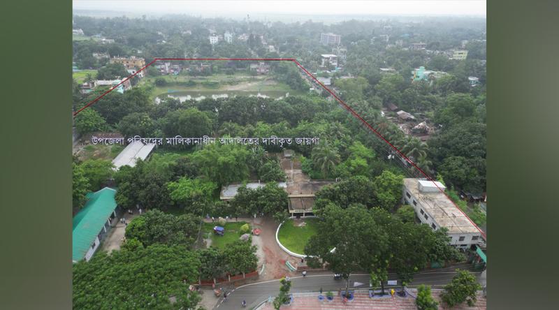 জেলা প্রশাসকের জমির ওপর আদালতের দাবি, পাল্টাপাল্টি আইনি লড়াই