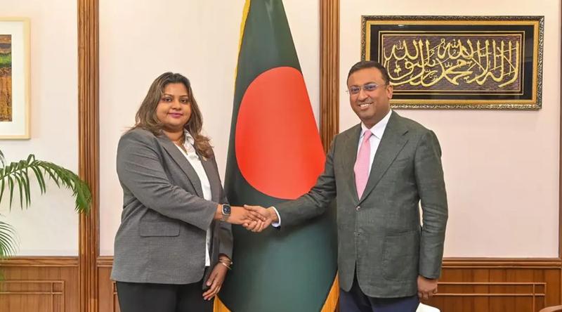 পররাষ্ট্র উপদেষ্টা  হুমায়ুন কবিরের সঙ্গে মালদ্বীপের হাইকমিশনারের সৌজন্য সাক্ষাৎ
