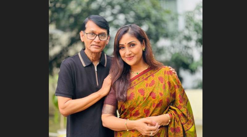 দীর্ঘ বিরতির পর একসঙ্গে  হাকিম-ছন্দা জুটি, সাথে ইয়াশ-সুনেরাহ