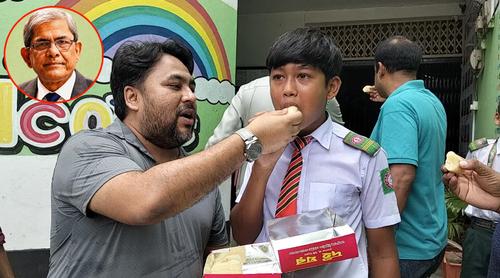 মির্জা ফখরুলকে রাষ্ট্রপতি প্রার্থী হিসেবে মনোনয়ন, ঠাকুরগাঁওয়ে মিষ্টি বিতরণ