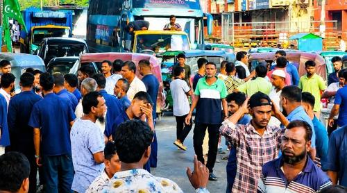চট্টগ্রামে গ্যাস না পেয়ে সড়ক অবরোধ বিক্ষুব্ধ চালকদের