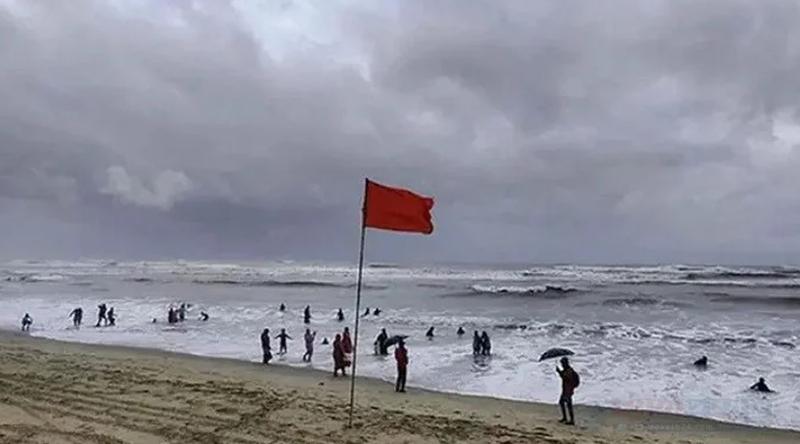 চার সমুদ্রবন্দরে ৩ নম্বর সতর্কসংকেত