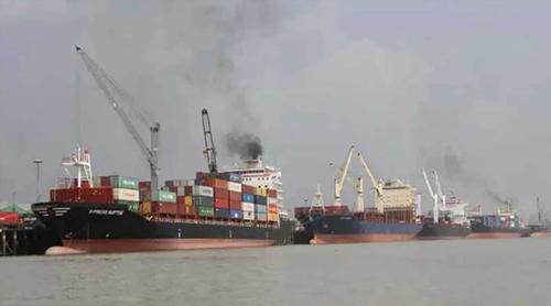 চট্টগ্রাম বন্দরের বহির্নোঙরে দুই মাদার ভেসেলের সংঘর্ষ