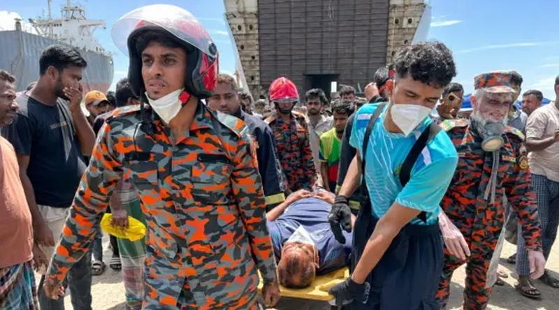 সীতাকুণ্ডে গ্যাস বিষক্রিয়ায় নিহত ৯ শ্রমিকের মরদেহ হস্তান্তর