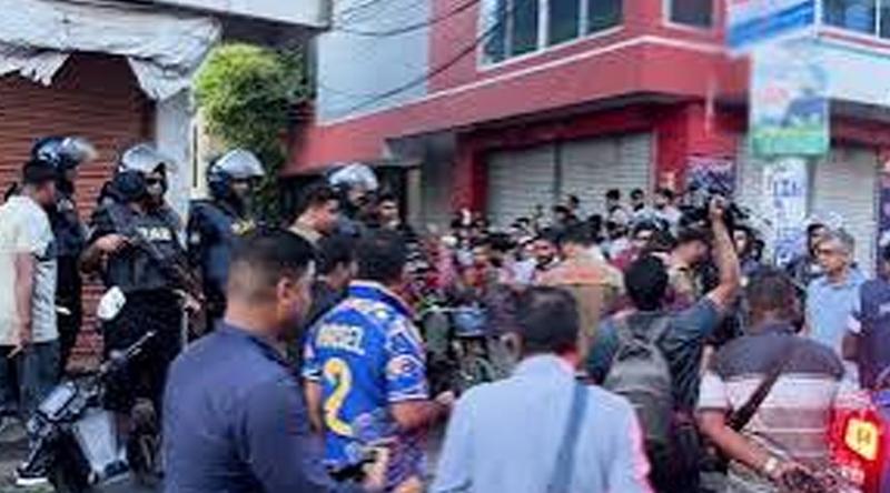 কুষ্টিয়ায় জামায়াত-গণঅধিকার পরিষদ সংঘর্ষ, এমপি আমির হামজাসহ আহত ১০