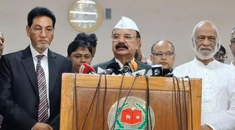 সংসদ থেকেই সংবিধান সংশোধন করতে হবে, রাস্তাঘাটে বলে লাভ নেই: গয়েশ্বর চন্দ্র রায়