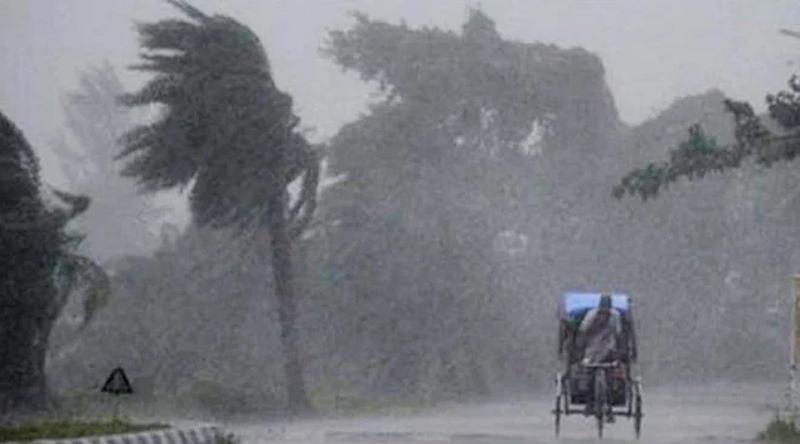 দুপুরের মধ্যে ঢাকাসহ ১৩ জেলায় ঝড়-বৃষ্টির আভাস