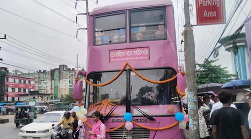 চট্টগ্রামে দুই বাস নিয়ে শুরু হলো ‘মহিলা বাস সার্ভিস’