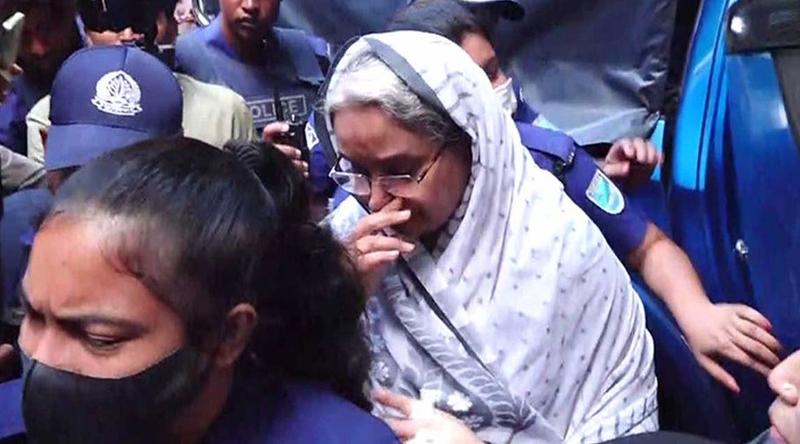 স্বামীকে অশ্রুসিক্ত নয়নে শেষ বিদায় জানালেন ডা. দীপু মনি