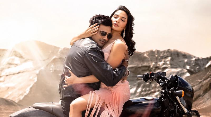 পাহাড়ের বুকে শুভশ্রীর সঙ্গে ‘মালা রে’ গানে নাচ দেবের