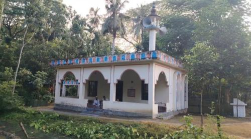 মসজিদের ইমাম-খাদেমের নাম বাদ দিয়ে সম্মানীর তালিকায় জামায়াত নেতাদের নাম