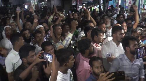 আন্দালিভ রহমান পার্থ মন্ত্রী হওয়ায় ভোলায় আনন্দ মিছিল ও মিষ্টি বিতরণ