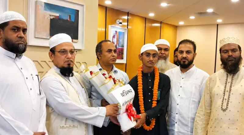 সৌদি আরবে বিজয়ী হাফেজদের স্বাগত জানাতে বিমানবন্দরে কর্মকর্তাদের পাঠালেন ধর্মমন্ত্রী