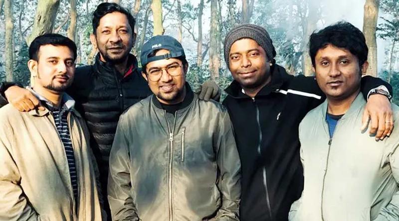 রাতে টিএসসিতে গাইবে জনপ্রিয় ব্যান্ড ‘আভাস’