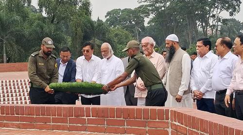 জাতীয় স্মৃতিসৌধে শ্রদ্ধা জানালেন নবনিযুক্ত মন্ত্রী ও প্রতিমন্ত্রীরা