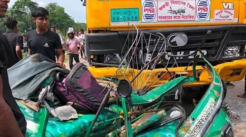 সিলেটে ট্যাংকলরি-অটোরিকশা সংঘর্ষে একই পরিবারের তিনজনসহ নিহত ৪