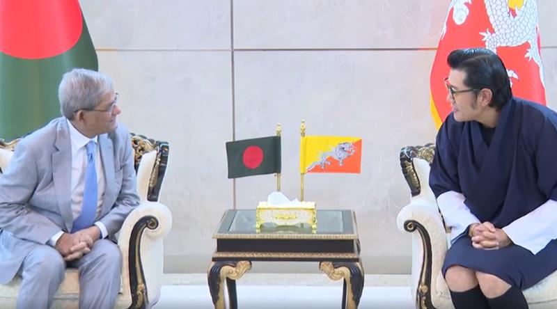 ঢাকায় ভুটানের রাজার যাত্রাবিরতি, রাষ্ট্রপতি ও প্রধানমন্ত্রীকে ভুটান সফরের আমন্ত্রণ